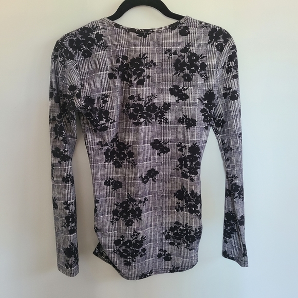 Small Long Sleeved Black and White Foral Top - Picture 6 of 6